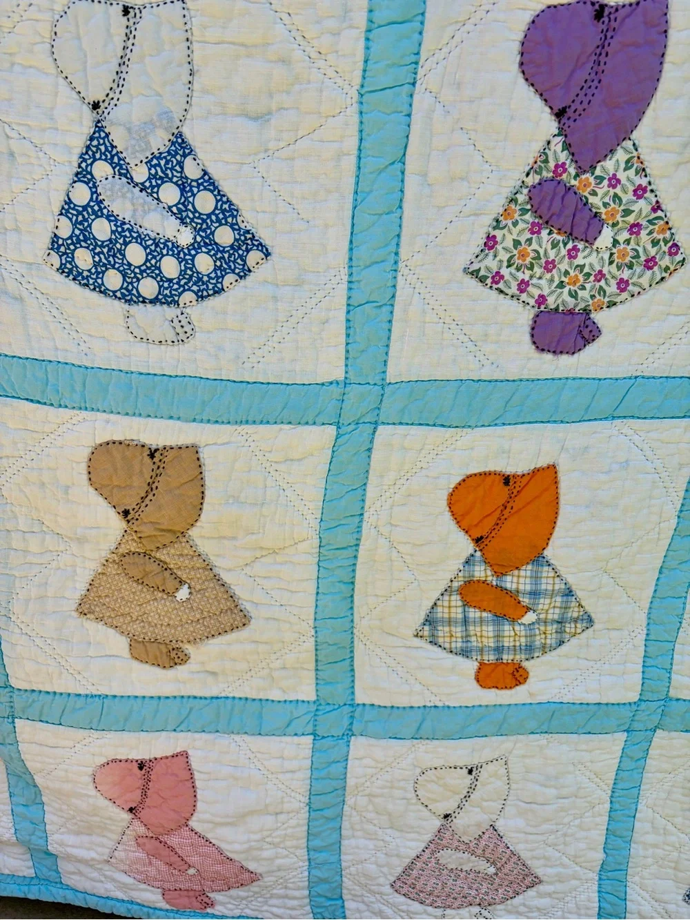 Vintage Sunbonnet Sue Quilt 62x75 - Hand Appliquéd & Quilted - Nursery Quilt